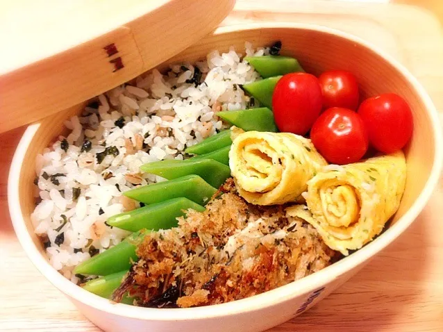 紫蘇ワカメ御飯と鯵パン粉焼きのお弁当|ユキさん