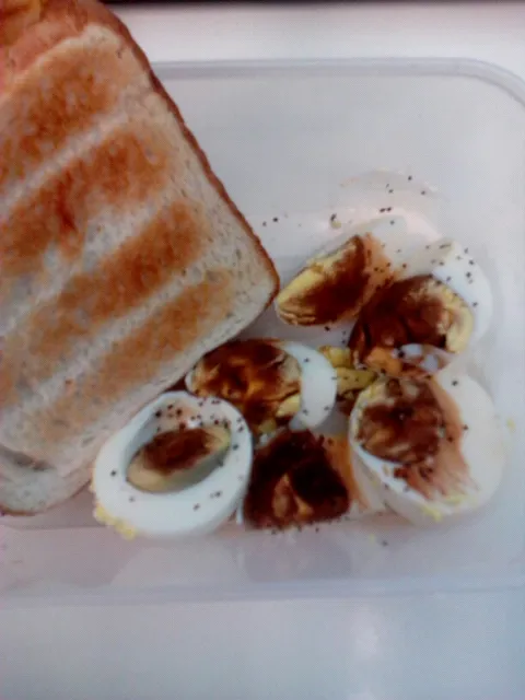 Toast & hard boiled egg|nor zarinaさん