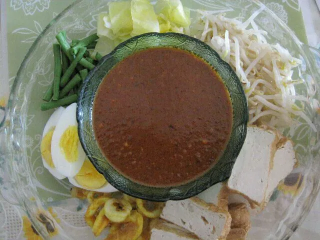 Gado Gado with Spicy Peanut Sauce|Mrs BNazさん