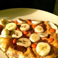 Banana, Reese's pieces, chocolate, peanut butter pizza|Tahlia Prindleさん