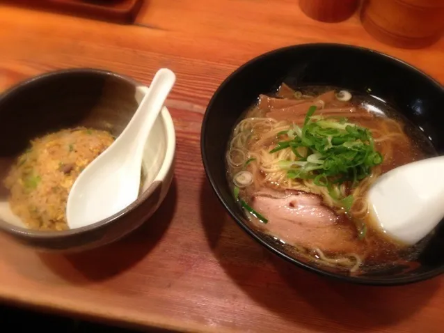 醤油ラーメン半チャンセット|スコーチャーさん