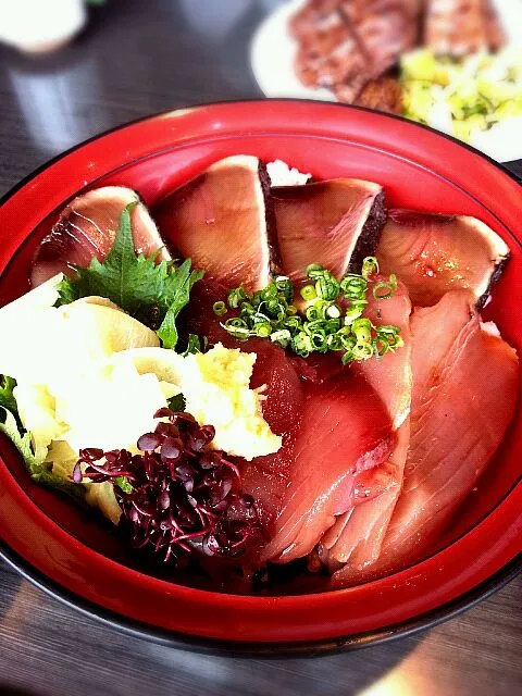 仙台牛タン屋利久の本日のランチ★カツオの漬け&タタキ丼|ちはるさん