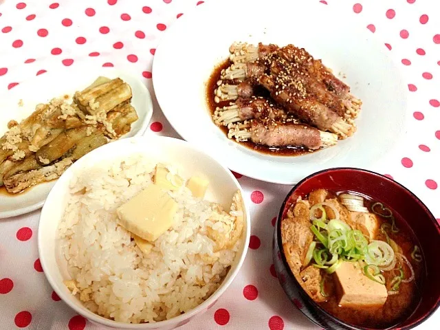 筍ご飯，えのき肉巻き，焼きなす，豆腐＆油揚げ味噌汁(赤)|fujita santos misaoさん