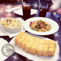 Fettucini, Spaghetti and Garlic Bread|Meimei leeさん