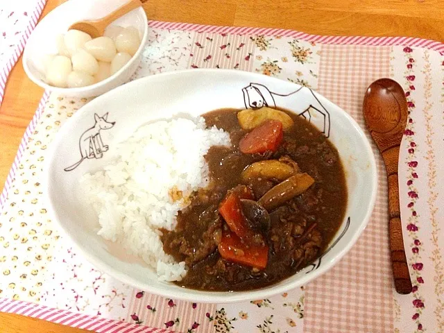 Snapdishの料理写真:牛肉とキノコの胡麻入りカレー|ちびさん