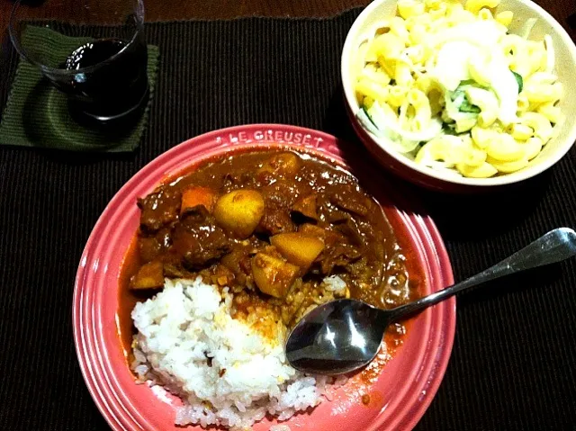 牛すじカレーとマカロニサラダ|ゆきぶぅさん