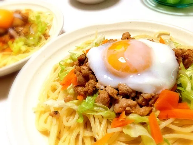 野菜たっぷり☆肉味噌と温泉卵の豆乳つけパスタ|たんたんさん