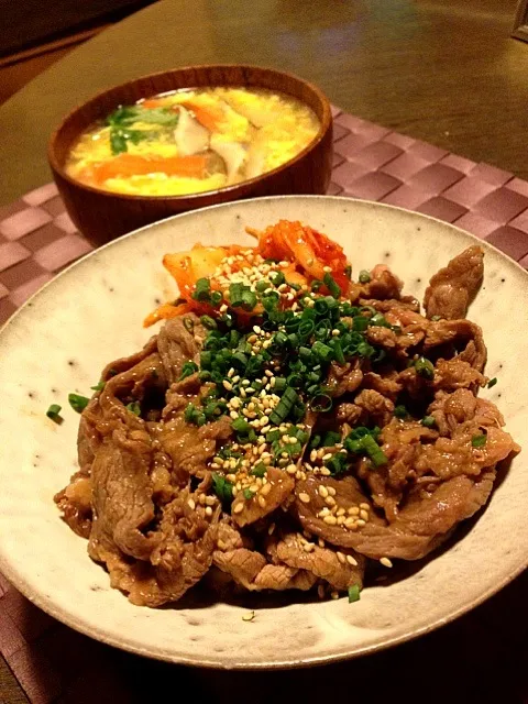 焼肉丼、根菜たっぷり玉子スープ|maruruさん