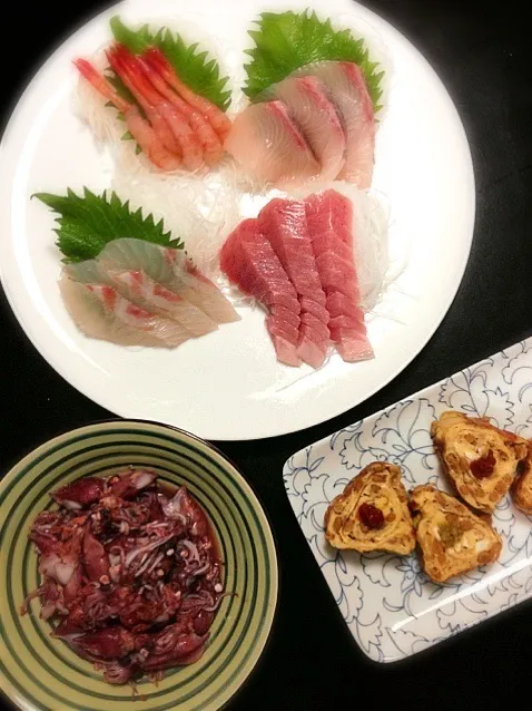 生ホタルイカのボイルと納豆玉子焼きとお刺身|kuchiさん