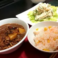 ビーフシチューと鮭とコーンの炊き込みご飯|やまもときょうかさん