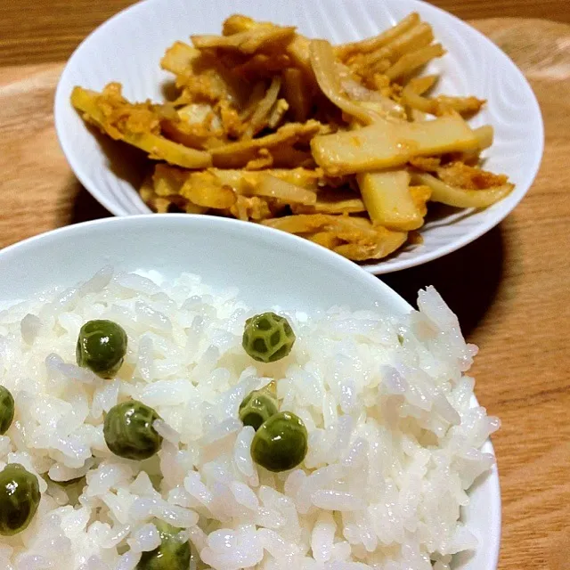 【今夜のウチご飯】筍の卵とじ，ほうれん草と人参のバター炒め，牛スネ肉の煮込み，マメご飯。塩加減が絶妙のマメご飯がうまうま〜（≧∇≦）|takuya KAWANOさん