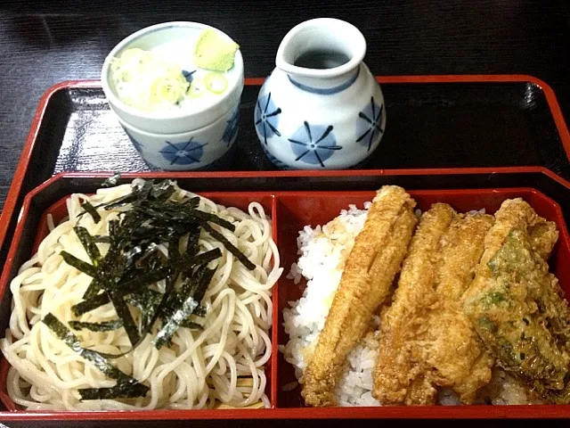 今日のランチ。蕎麦と穴子天丼|kumakichi benisyaketeiさん