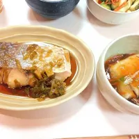 Snapdishの料理写真:鯛の煮付けと揚げ出し豆腐♪|みゅうみゅうみゅうさん