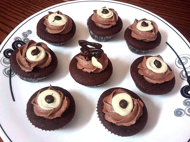 Snapdishの料理写真:Chocolate cupcakes with Mocha frosting & melted chocolate decor|kaushaさん