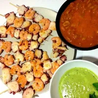 Octopuss and prawn bruschettes with thai peanut sauce and pea cream