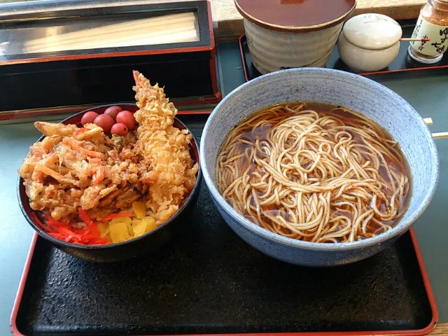 Snapdishの料理写真:小諸そば 天丼セット そば大盛|てるをさん