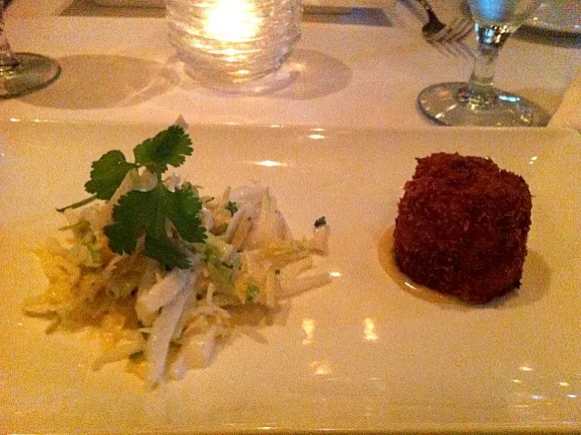 Crab cake with apple slaw from Aria|Del Martinさん