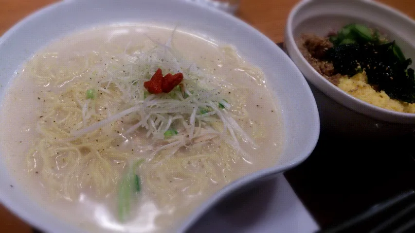 参鶏湯らーめん(白)とミニビビンバのセット|ボンゴさん