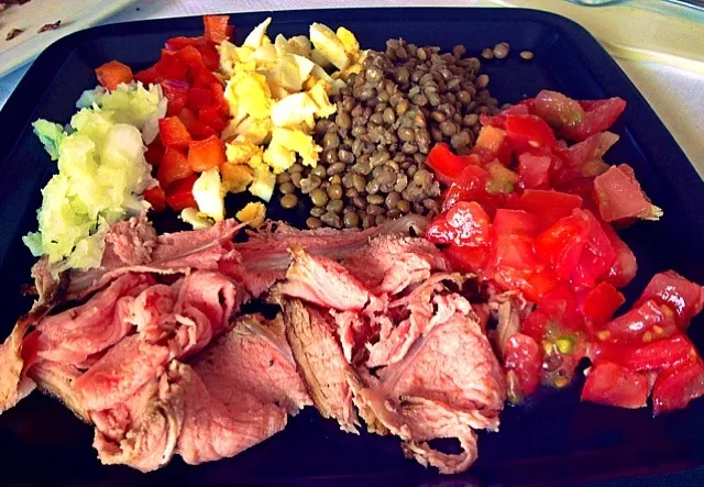 Roast beef with "lentille's salat: tomatoe, egg, pepper and onion".|De Pupesさん