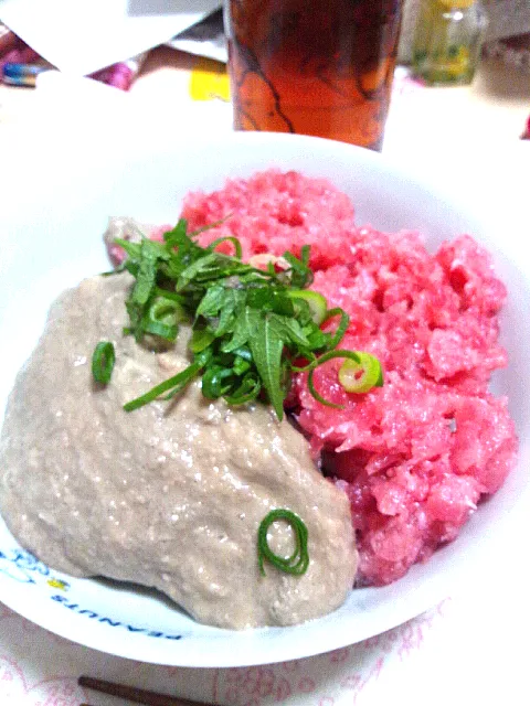 マグロたたきと山芋とろろの２色丼|とまちさん