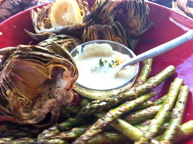 Grilled artichokes  and asparagus with tarragon aioli|virginia frasseさん