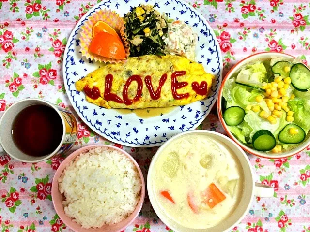 晩御飯＊スパニッシュオムレツ、サラダ、シチュー|まゆめろさん