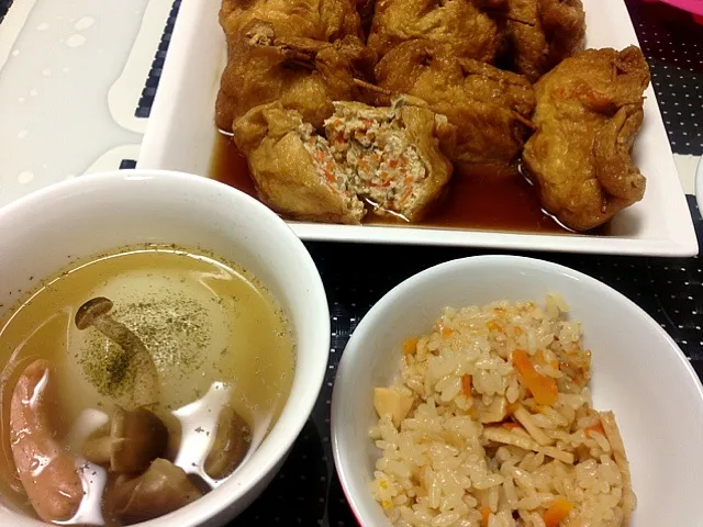 Snapdishの料理写真:たけのこご飯☆鶏のひき肉入り油揚げ煮☆玉ねぎ丸ごとスープ|MEGUMIさん