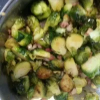 Snapdishの料理写真:brussel sprouts & pancetta|Carlaさん