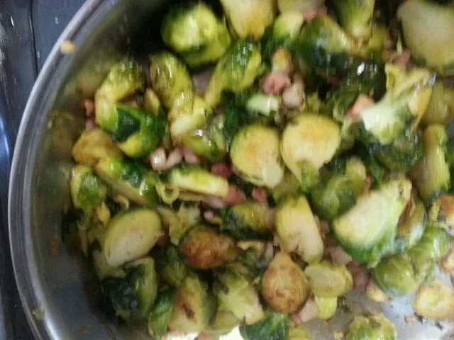 Snapdishの料理写真:brussel sprouts & pancetta|Carlaさん