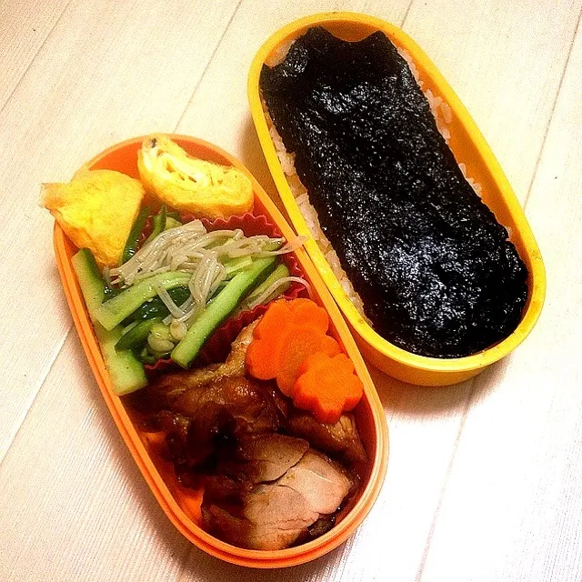 今日のお弁当！鶏の照り焼き、きゅうりとえのきの胡麻和え、卵焼きd(^_^o)|mamigoさん