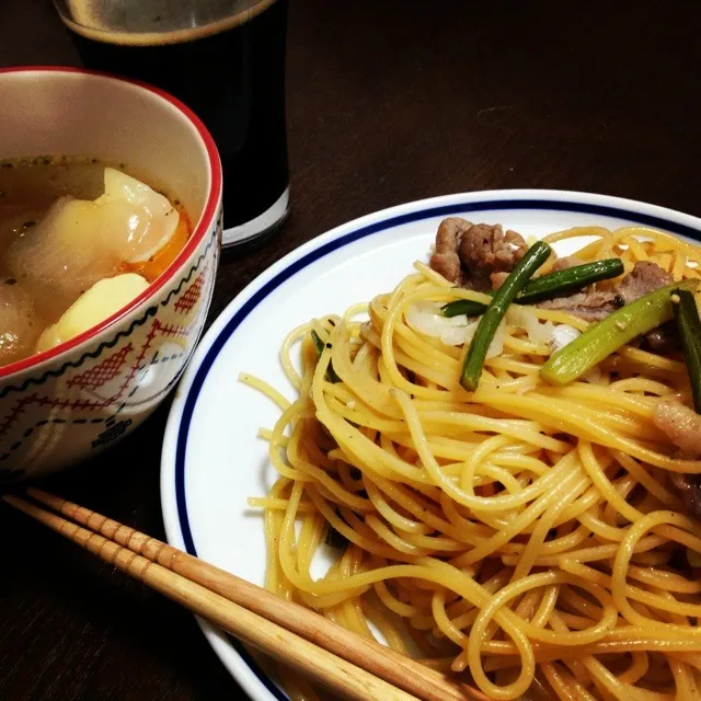 塩麹豚とニンニクの芽のオイルパスタと新玉＆新ジャガポトフ|m.aoiさん