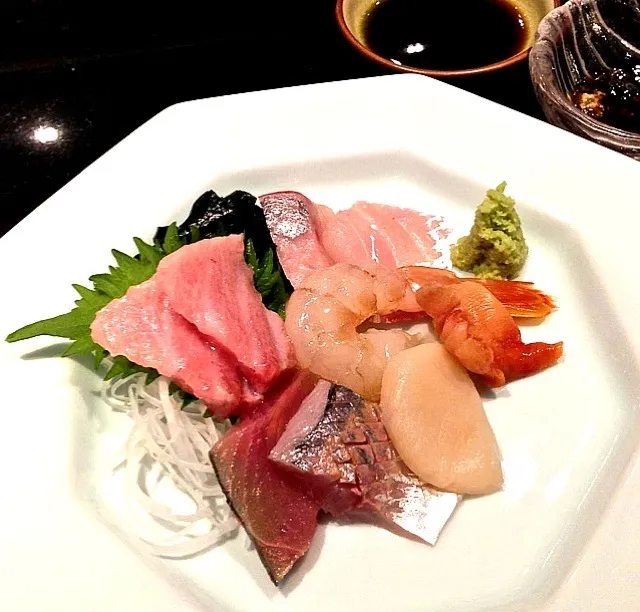 Platter of really fresh assorted sashimi. Nomnomnom! 😛|Mei Meiさん