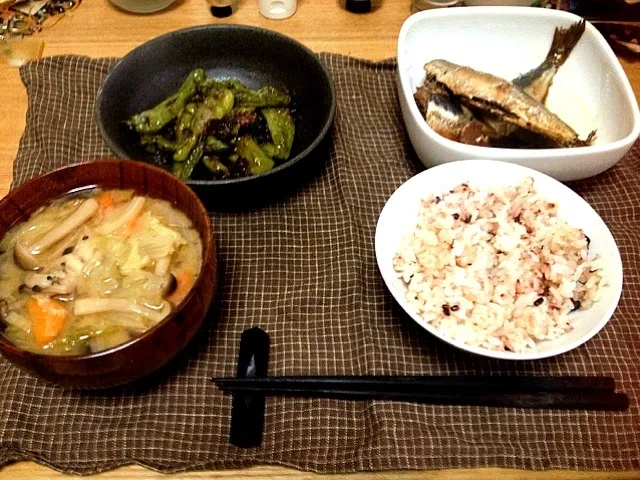 朝ごはん★鰯の酢醤油煮、ししとうと鰹節の炒め煮、みそ汁、十五穀ごはん|ハルさん