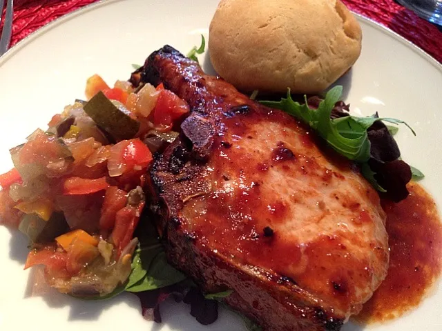 Broiled pork chop with barbecue sauce on mesclun salad with stewed veg and freshly baked dinner rolls|Ong Sor Fernさん