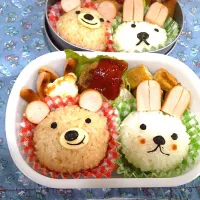 うさぎさんとクマさんのおにぎりお弁当。