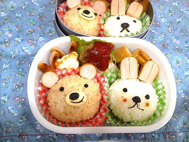 うさぎさんとクマさんのおにぎりお弁当。|@AAries36さん