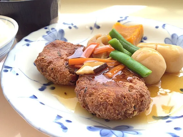 今日の社食は豆腐ハンバーグの和風あんかけ。440円。次回社食は5/7となります！|ルーア・ブランカさん