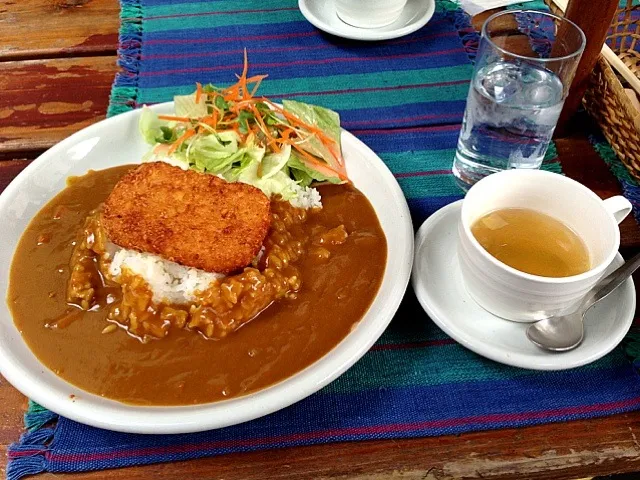 カレーライス 何故かハッシュドポテトのせのランチ|中町さん