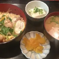 Snapdishの料理写真:日替わり定食(親子丼定食)|JUNOさん