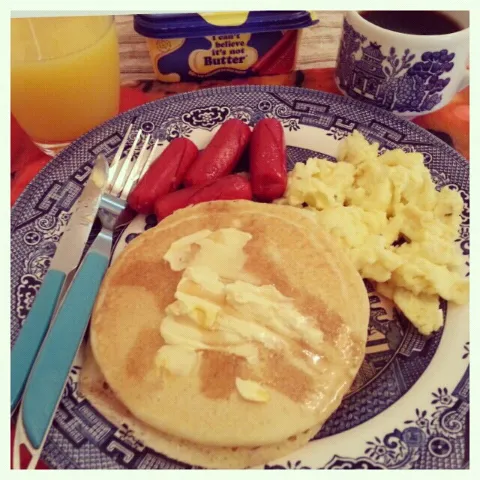 pancake with egg and hotdog|carolyn turianoさん