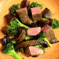 Beef with broccoli & mushroom