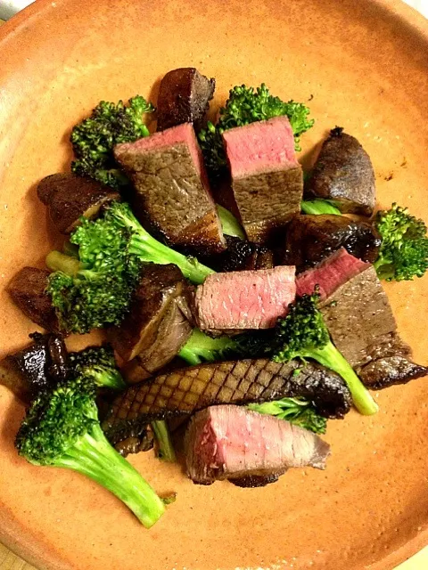 Beef with broccoli & mushroom|andrew franciscoさん