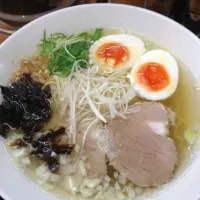 Snapdishの料理写真:地球の塩ラーメン@庚申塚「昭和歌謡ショー」|akiraさん