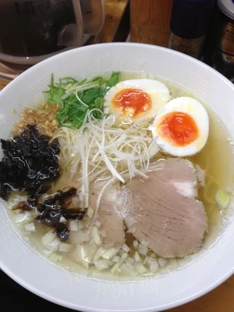 Snapdishの料理写真:地球の塩ラーメン@庚申塚「昭和歌謡ショー」|akiraさん