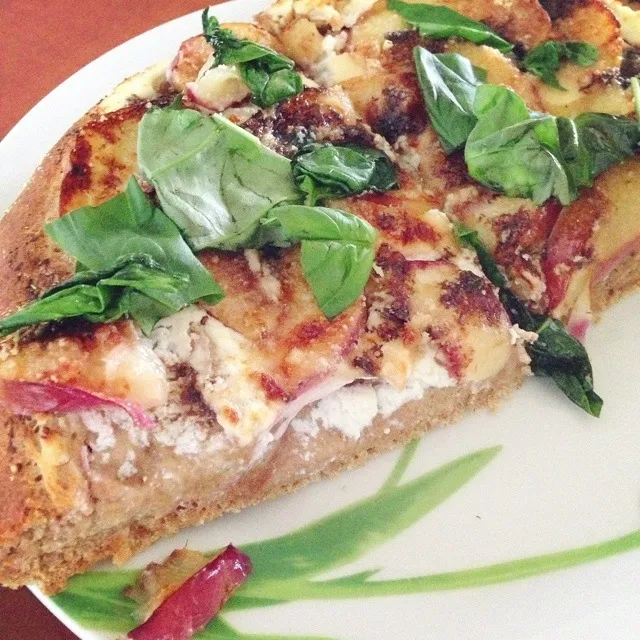 Whole wheat pizza with ricotta, nectarine and reduced balsamic|Rianneさん