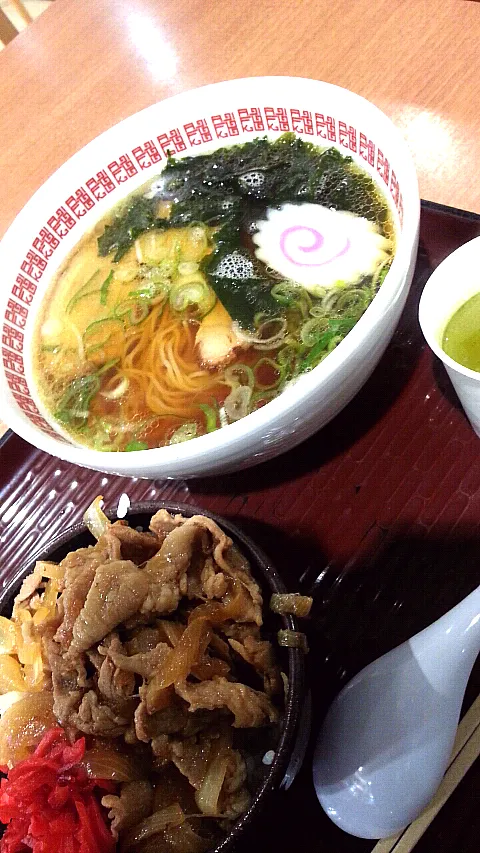 ラーメンとしょうが焼き丼|MaSaQuiさん