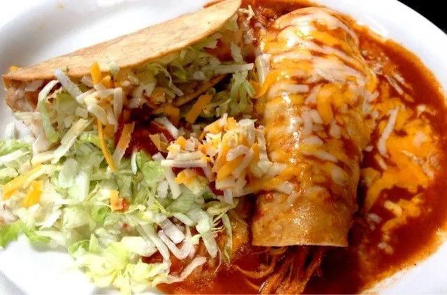 Chicken Enchiladas and Crispy Fish Taco from Pacos Tacos|sooprcoolchicaさん