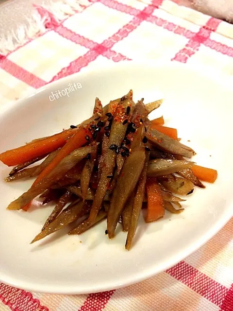 Snapdishの料理写真:Burdock root and carrot - きんぴらごぼう|chitopilitaさん