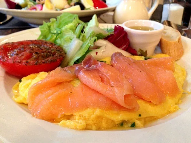 Smoked salmon with spinach omelet @ Paul Taipei|Larry Chuさん