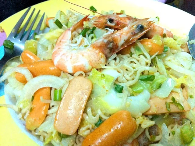 Spicy thai style instant noodle salad|Saranya R.さん